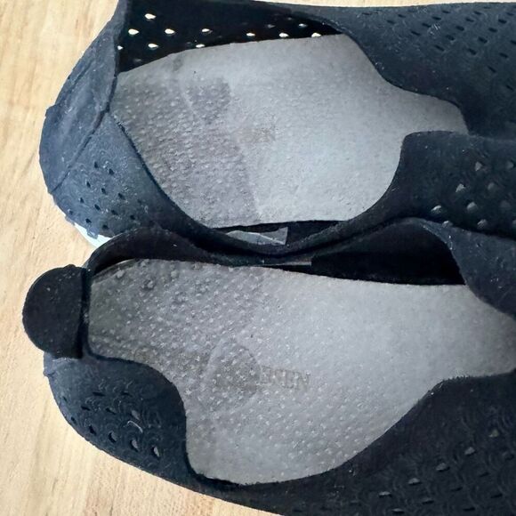 Isle Jacobsen Black Tulip Slip Ons. Size 40/US 9.5-10 - Picture 7 of 9